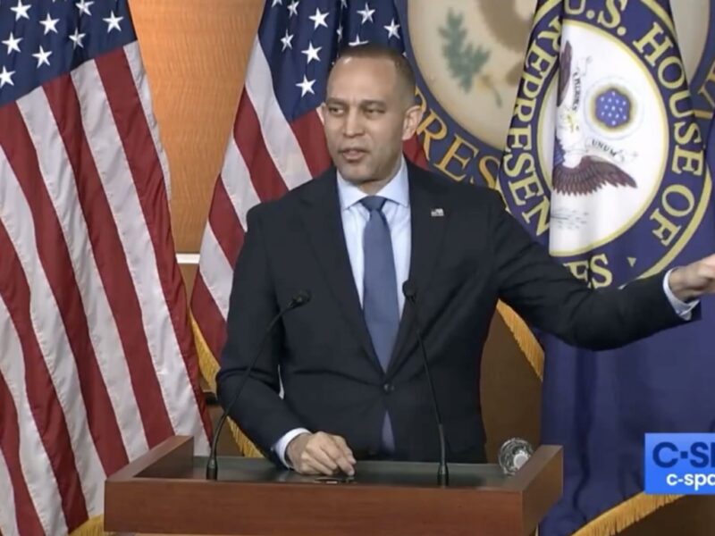 hakeem-jeffries-hints-that-democrats-might-save-mike-johnson-if-he-stand-up-to-putin-gop