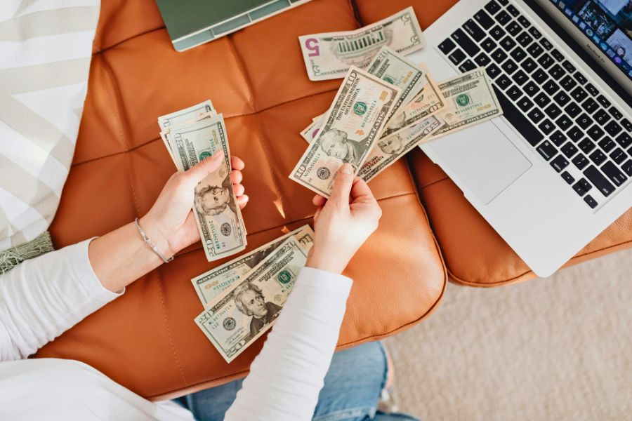 4 Flexible Ways for Busy Moms to Make Extra Money from Home